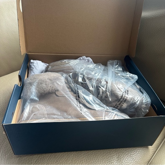 NWT Cole Haan Boots - Size 10 - Picture 2 of 6